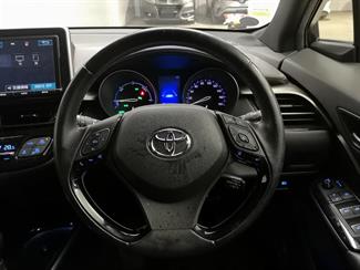 2017 Toyota C-HR - Thumbnail