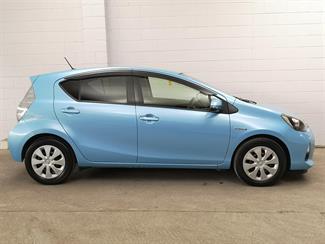 2013 Toyota Aqua - Thumbnail
