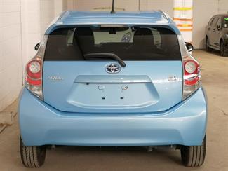 2013 Toyota Aqua - Thumbnail