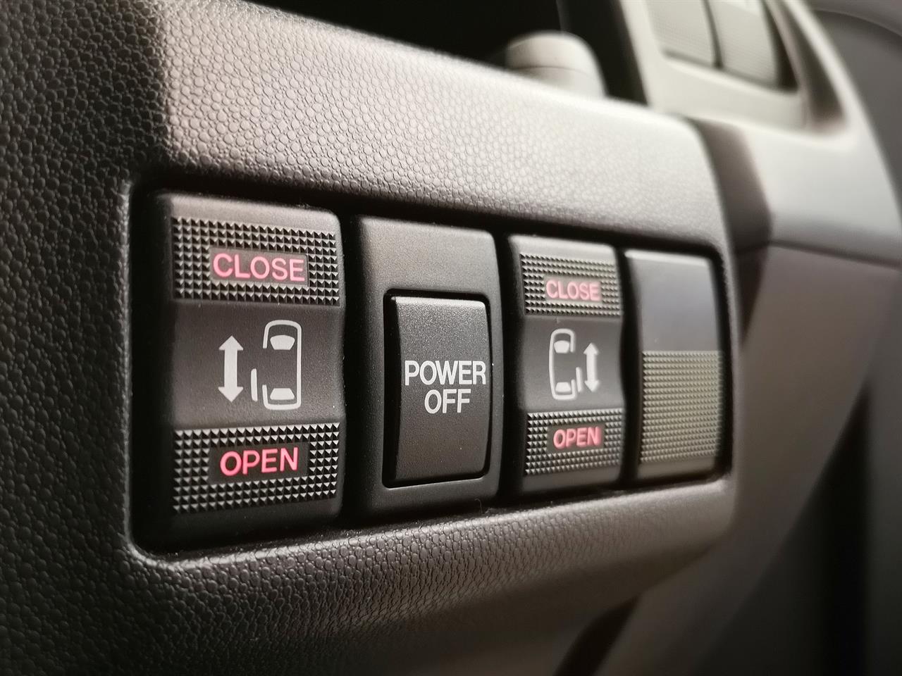 2013 Mazda Premacy
