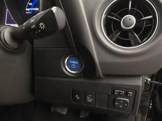 2017 Toyota Auris - Thumbnail