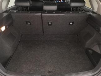 2017 Toyota Auris - Thumbnail