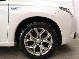2014 Mitsubishi Outlander - Thumbnail