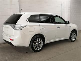 2014 Mitsubishi Outlander - Thumbnail