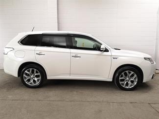 2014 Mitsubishi Outlander - Thumbnail