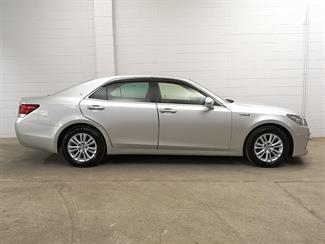 2014 Toyota Crown - Thumbnail