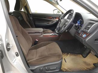 2014 Toyota Crown - Thumbnail