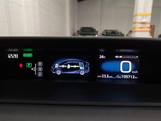 2016 Toyota Prius - Thumbnail