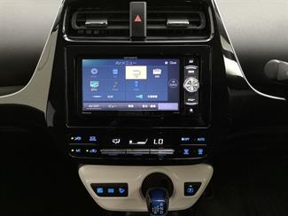 2016 Toyota Prius - Thumbnail