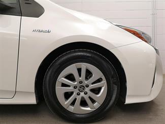 2016 Toyota Prius - Thumbnail