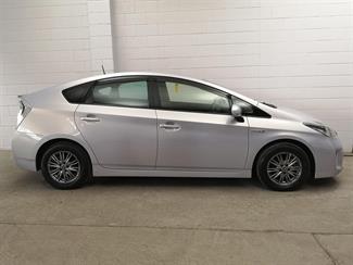 2012 Toyota Prius - Thumbnail