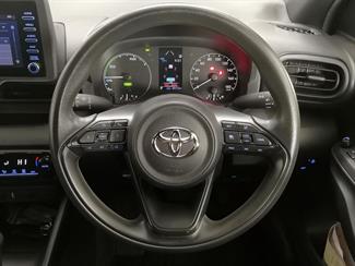 2020 Toyota Yaris - Thumbnail