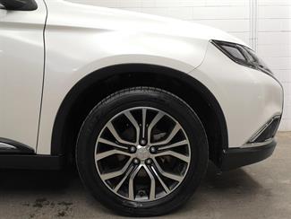 2018 Mitsubishi Outlander - Thumbnail