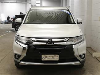 2018 Mitsubishi Outlander - Thumbnail
