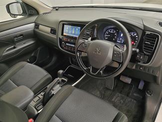 2018 Mitsubishi Outlander - Thumbnail