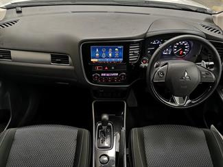 2018 Mitsubishi Outlander - Thumbnail