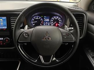 2018 Mitsubishi Outlander - Thumbnail