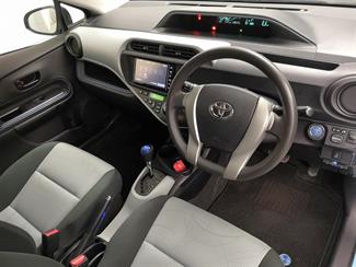 2013 Toyota Aqua - Thumbnail