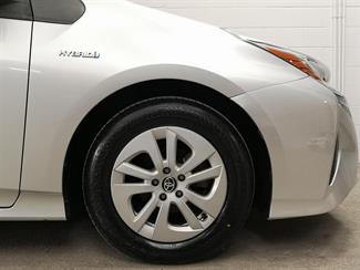 2018 Toyota Prius - Thumbnail