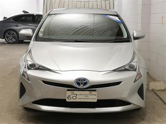 2018 Toyota Prius - Thumbnail