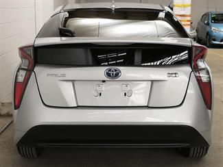 2018 Toyota Prius - Thumbnail