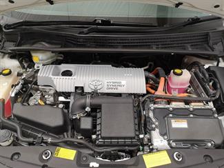 2013 Toyota Prius - Thumbnail