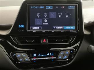 2017 Toyota C-HR - Thumbnail