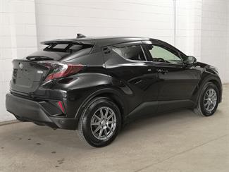2017 Toyota C-HR - Thumbnail