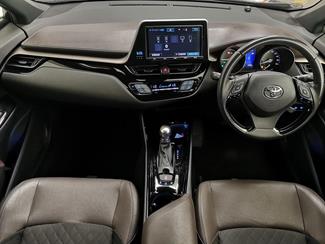 2017 Toyota C-HR - Thumbnail