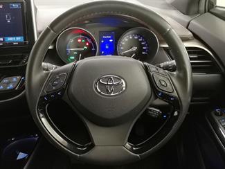 2017 Toyota C-HR - Thumbnail