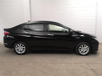 2015 Honda Grace - Thumbnail