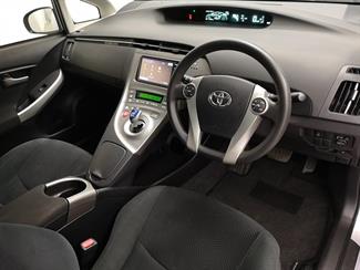 2014 Toyota Prius - Thumbnail