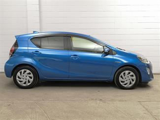 2015 Toyota Aqua - Thumbnail