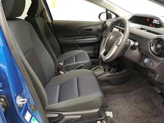 2015 Toyota Aqua - Thumbnail