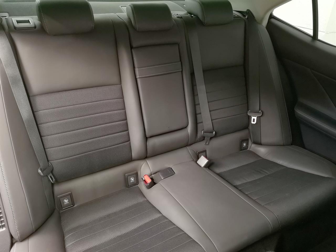 2015 Lexus IS 300H