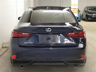 2015 Lexus IS 300H - Thumbnail