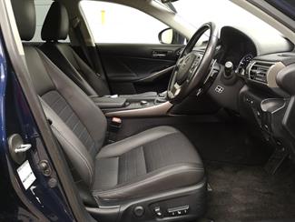 2015 Lexus IS 300H - Thumbnail