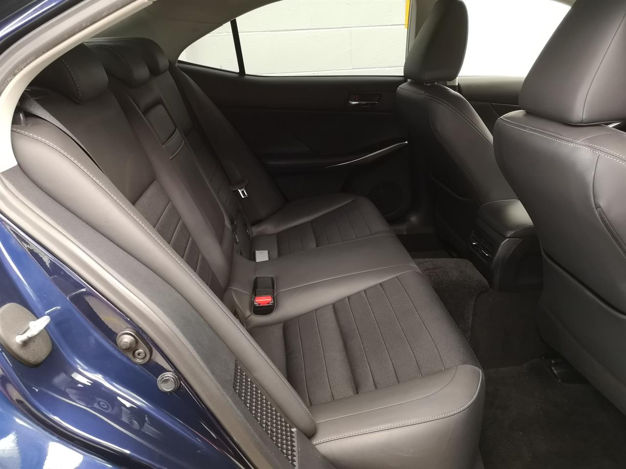 2015 Lexus IS 300H