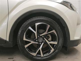 2017 Toyota C-HR - Thumbnail