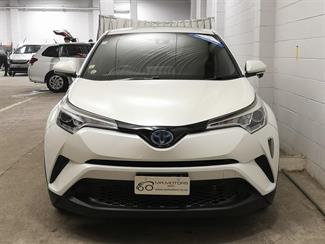 2017 Toyota C-HR - Thumbnail