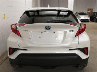 2017 Toyota C-HR - Thumbnail