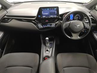 2017 Toyota C-HR - Thumbnail