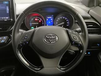 2017 Toyota C-HR - Thumbnail
