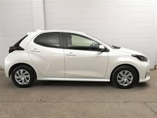 2022 Toyota Yaris - Thumbnail