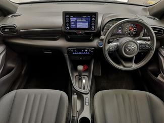 2022 Toyota Yaris - Thumbnail
