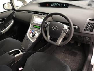 2013 Toyota Prius - Thumbnail