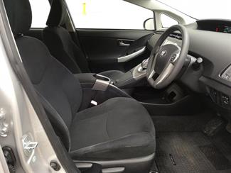 2013 Toyota Prius - Thumbnail