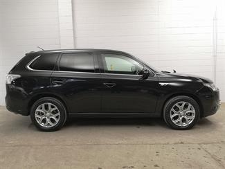 2015 Mitsubishi Outlander - Thumbnail