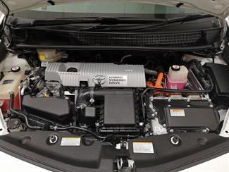 2018 Toyota Prius - Thumbnail