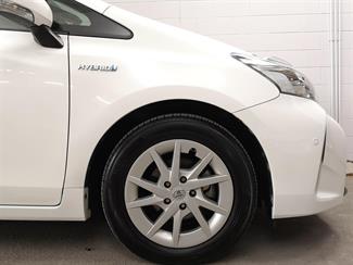 2018 Toyota Prius - Thumbnail